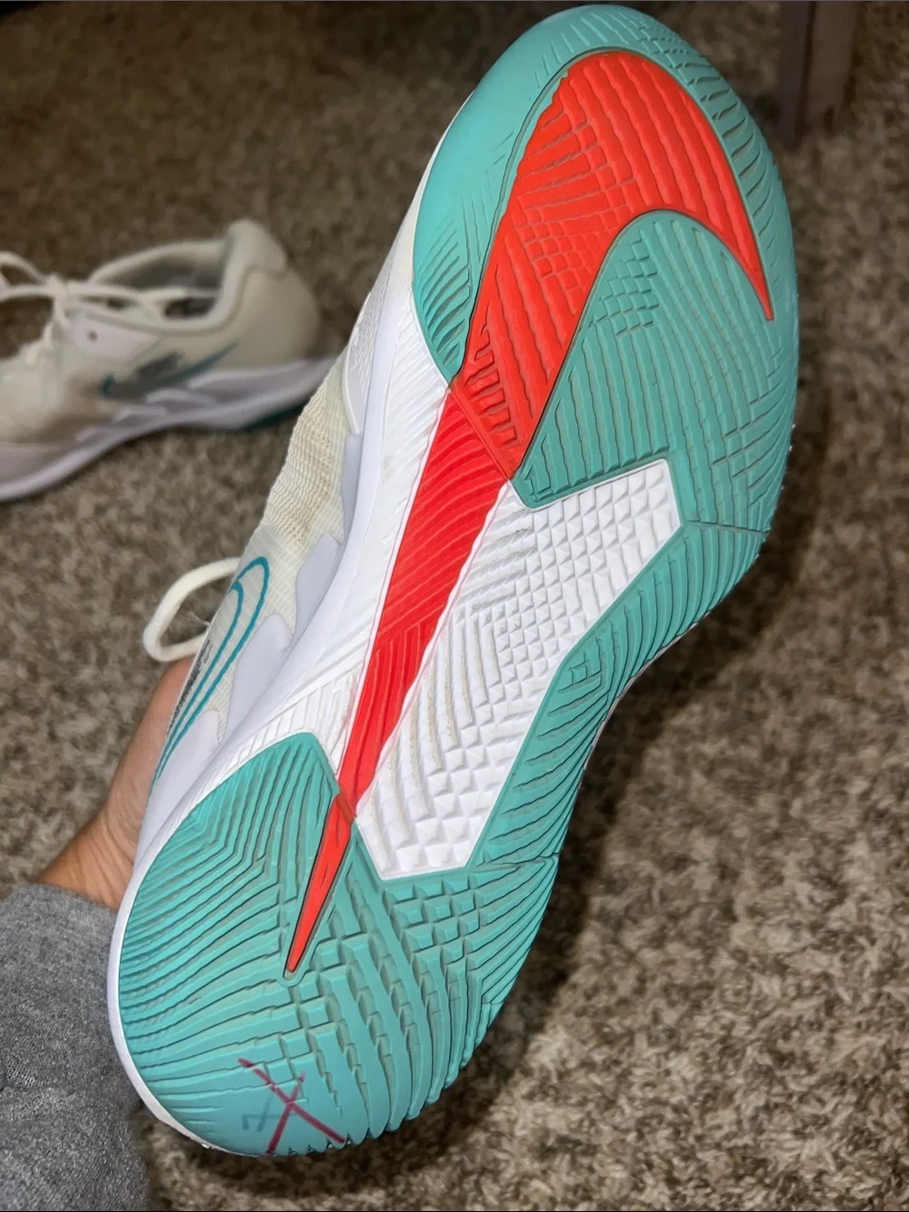 Nike Vapor Pro Tennis Shoes White Athletic Shoes with Teal & Red Swoosh Sz 8.5